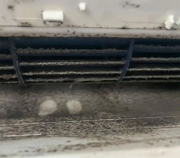 吉隆空调吹的风有股烧焦味是怎么回事